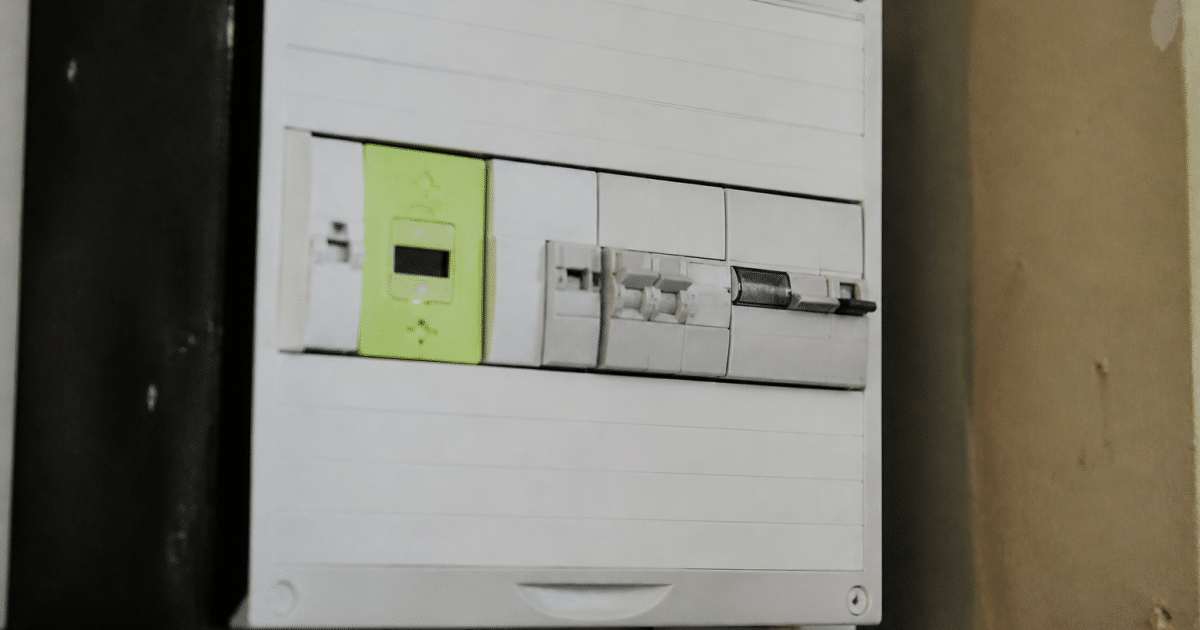 Compteur electrique affichant les kilowattheures en periode tarifaire reduite