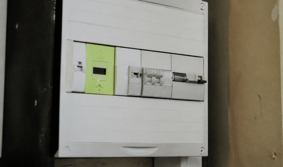 Compteur electrique affichant les kilowattheures en periode tarifaire reduite