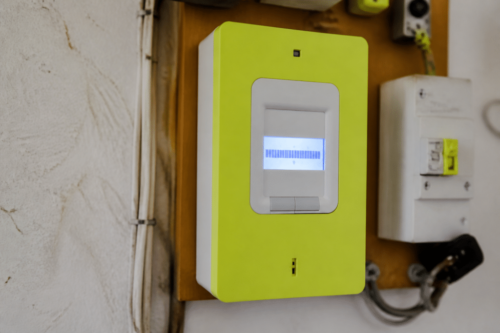 Ecran compteur Linky affichant plages horaires creuses programmees