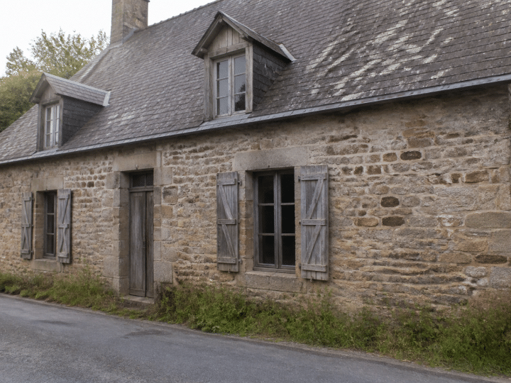 Maison sans permis de construire de plus de 30 ans : quels risques et quelle légalité ?