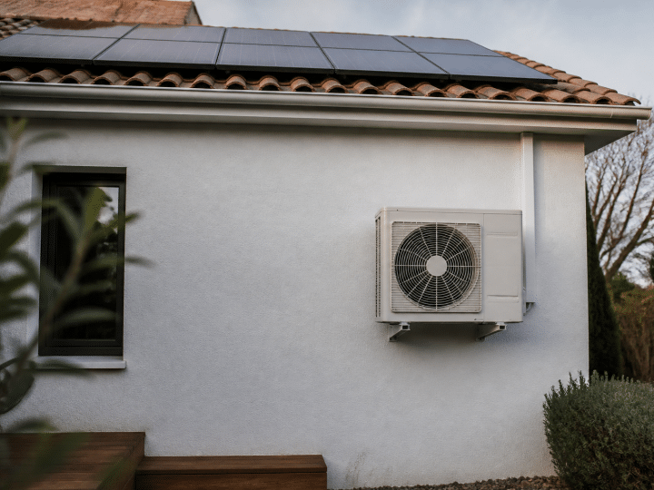 Pompe à chaleur et panneaux solaires : comment les associer et à quel prix ?